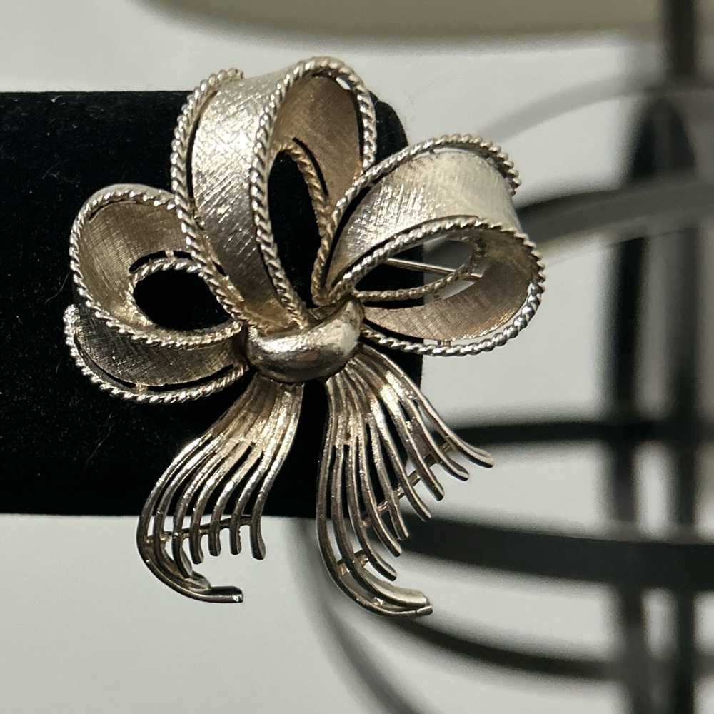 Silver Vintage-Style Brooch with Milgrain Detail